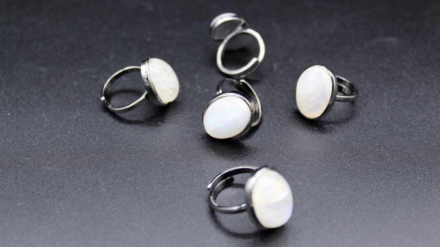 Anello in argento nero fatto a mano con pietra di luna