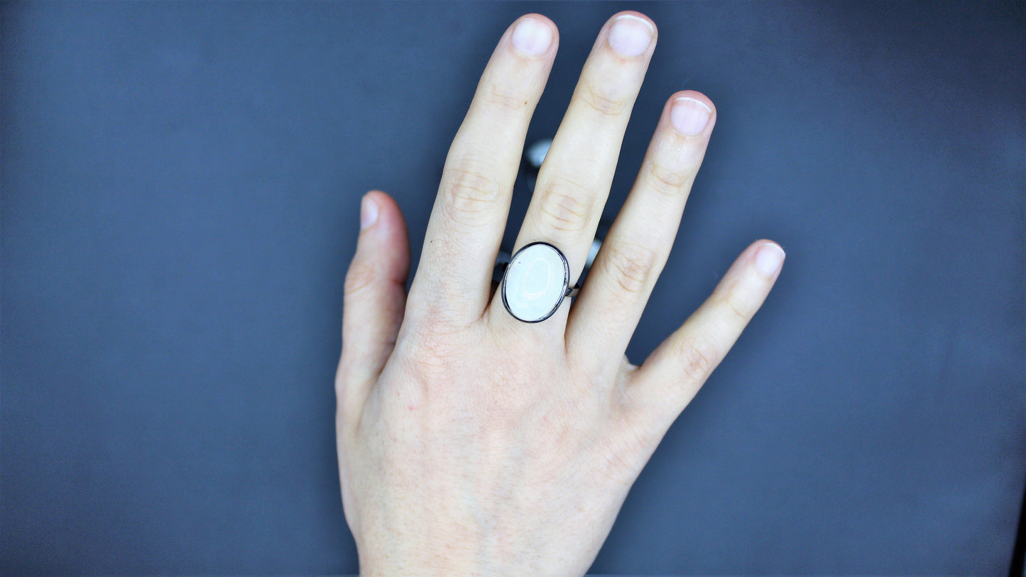 Anello in argento nero fatto a mano con pietra di luna