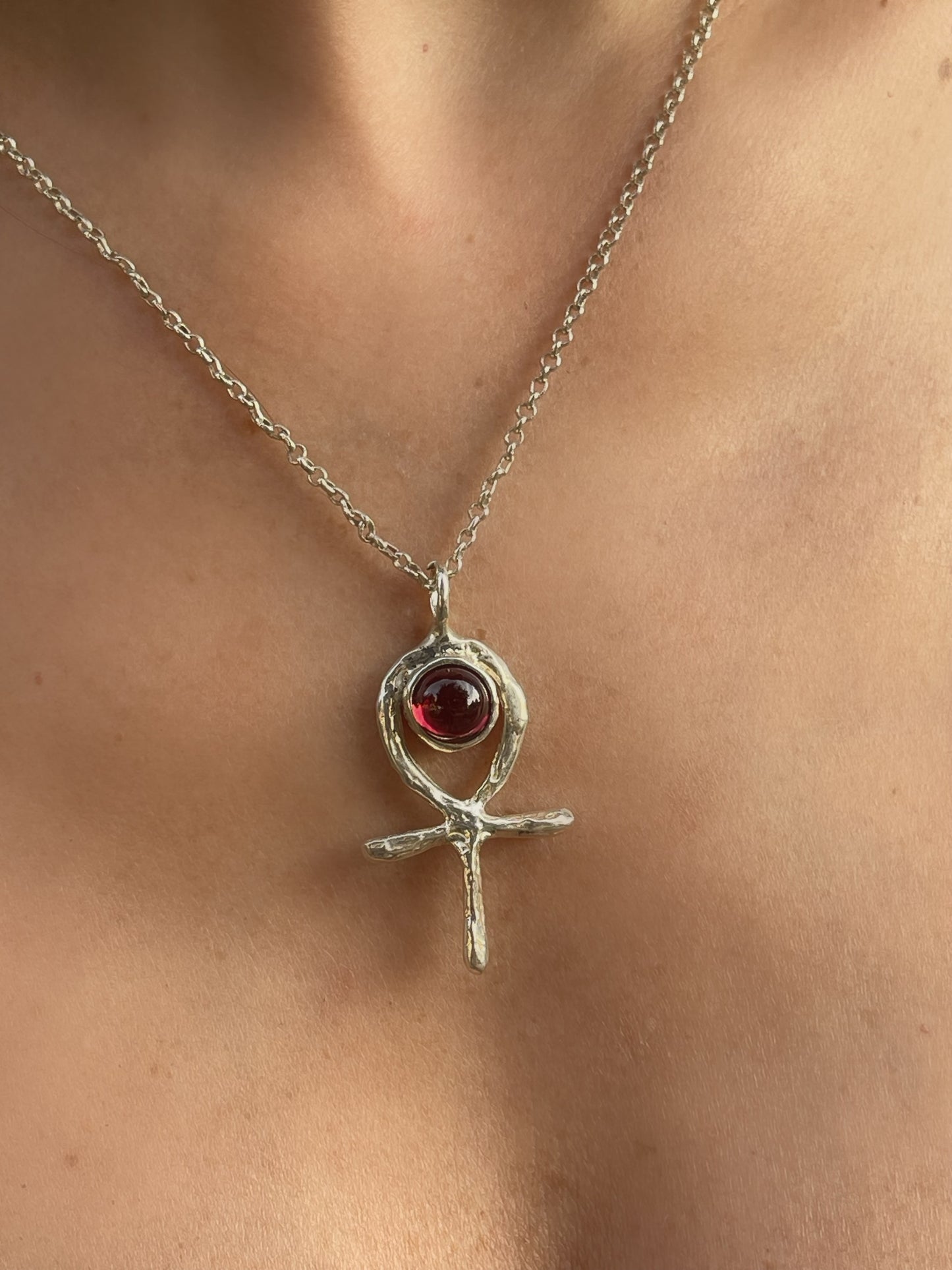 Ankh Egizio ciondolo in argento con Granato