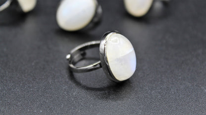 Anello in argento nero fatto a mano con pietra di luna