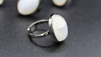 Anello in argento nero fatto a mano con pietra di luna