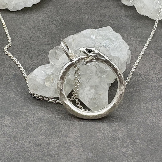 Ciondolo uroboro argento e diamante nero