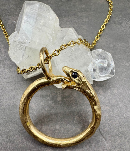 Ciondolo uroboro bronzo e zaffiro