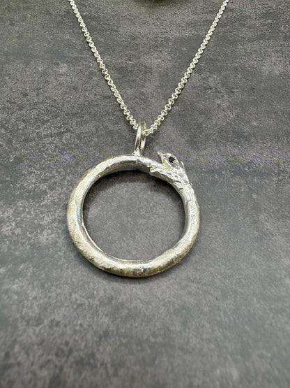 Ciondolo uroboro argento e diamante nero