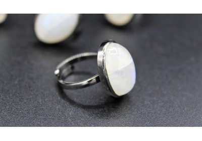 Anello in argento nero fatto a mano con pietra di luna