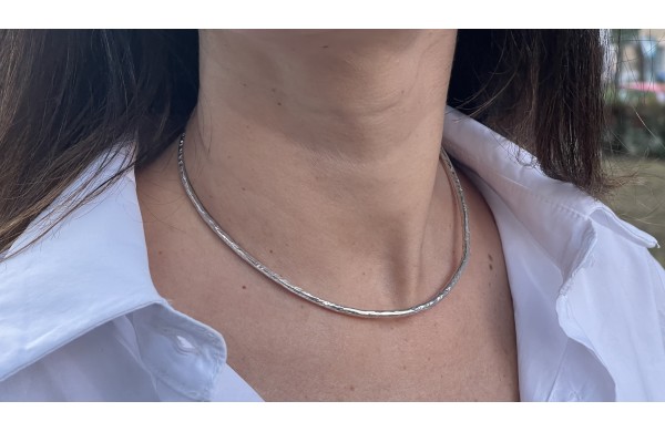 Choker argento battuto