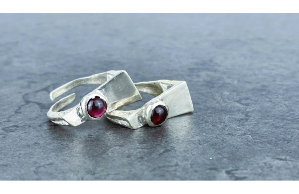 Anello in argento e rodolite